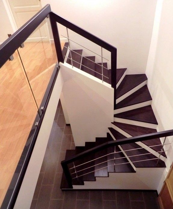 Escalera en U con peldaño triangular